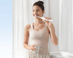 Usmile P10 PRO White Szczoteczka soniczna + 2 końcówki